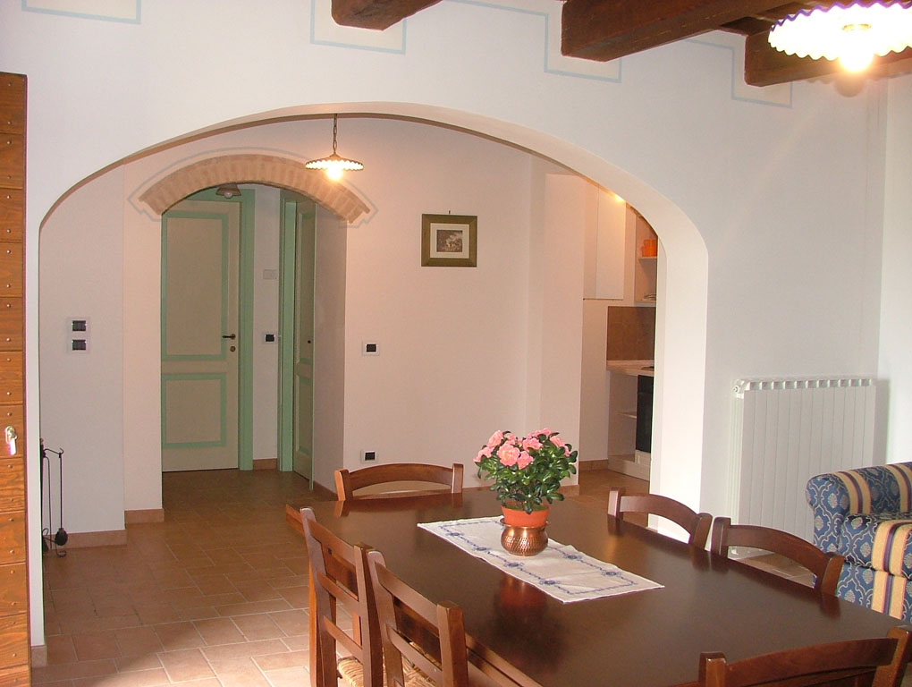Casa per i 100 GIORNI AGLI ESAMI in Umbria con salone vicino Todi e Perugia