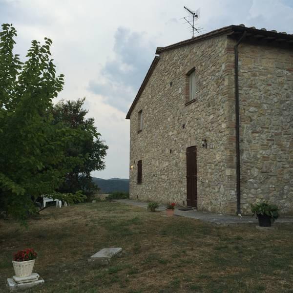 Offerta GIUGNO in Umbria in Agriturismo con Appartamenti e Piscina vicino Terni